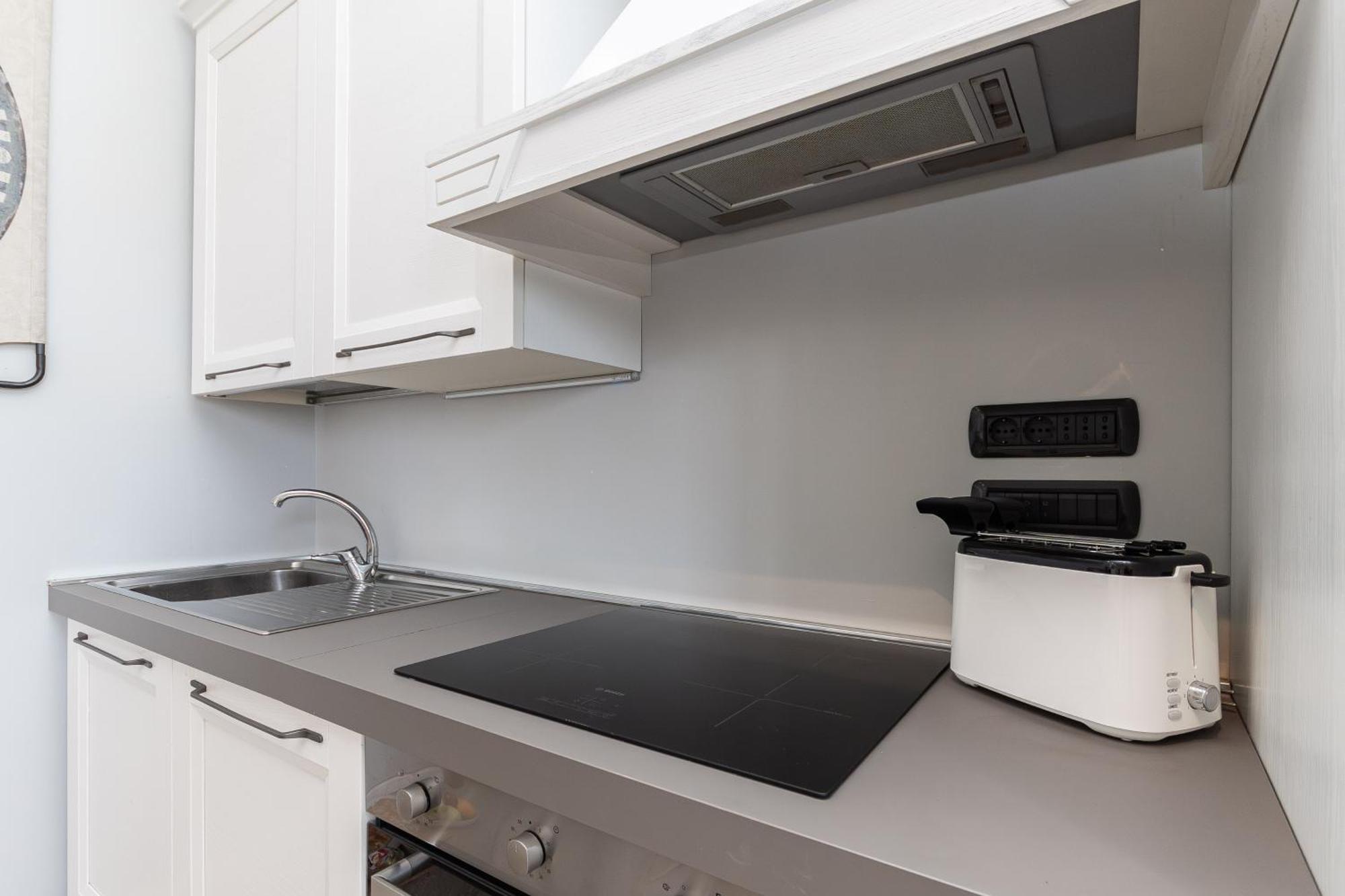 Spacious 3-Bedroom Apartment - 10 Min To City Center & 5 Min To Gaslini Hospital ジェノヴァ エクステリア 写真