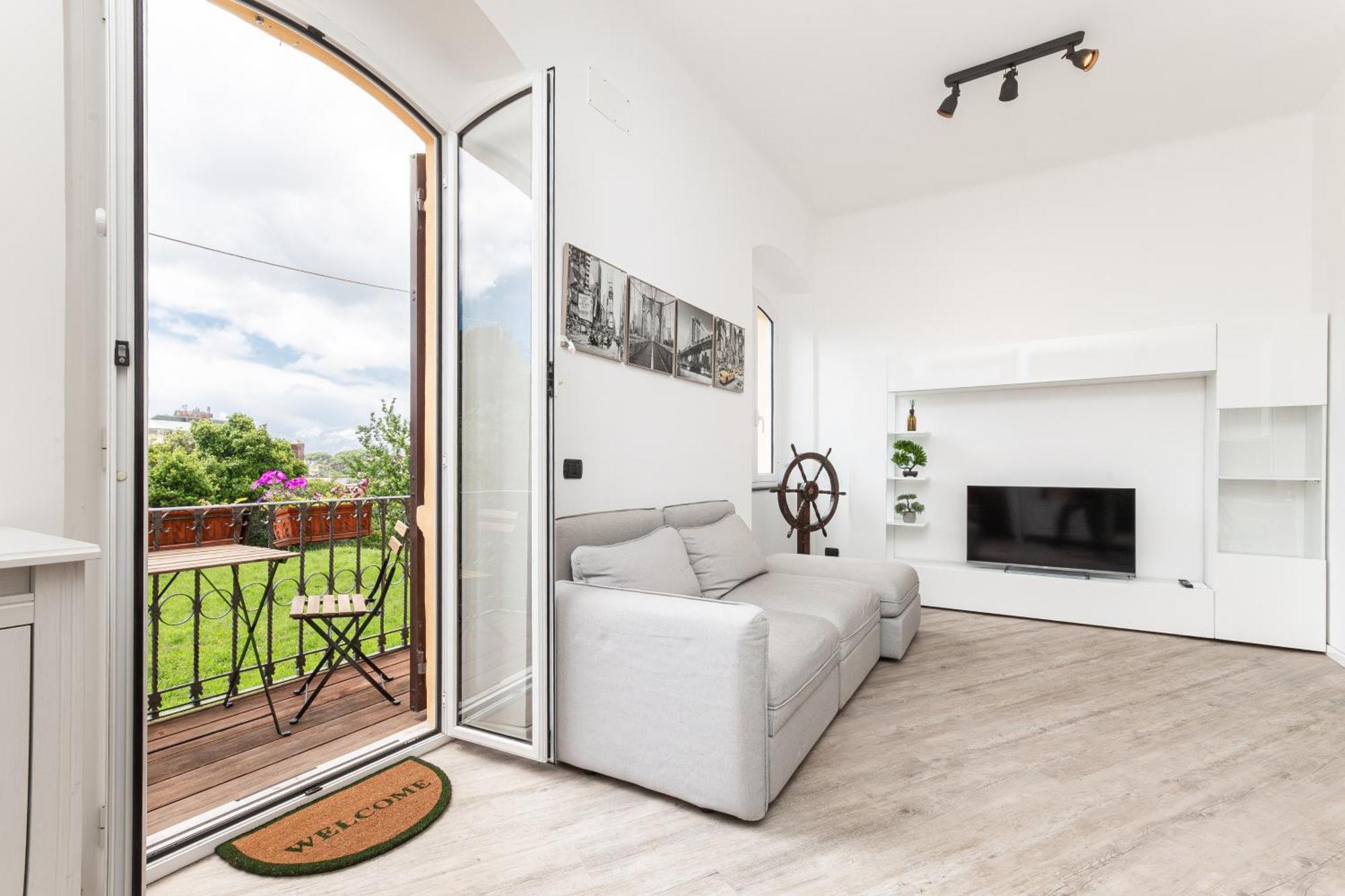 Spacious 3-Bedroom Apartment - 10 Min To City Center & 5 Min To Gaslini Hospital ジェノヴァ エクステリア 写真