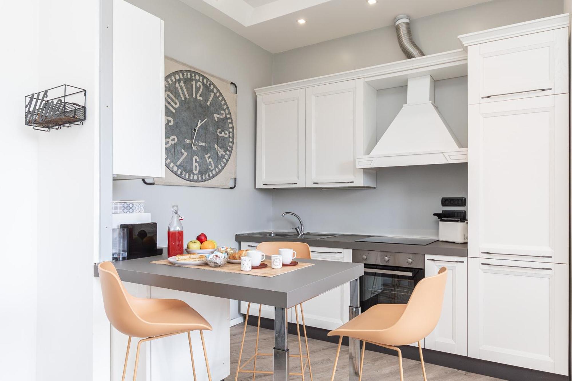 Spacious 3-Bedroom Apartment - 10 Min To City Center & 5 Min To Gaslini Hospital ジェノヴァ エクステリア 写真