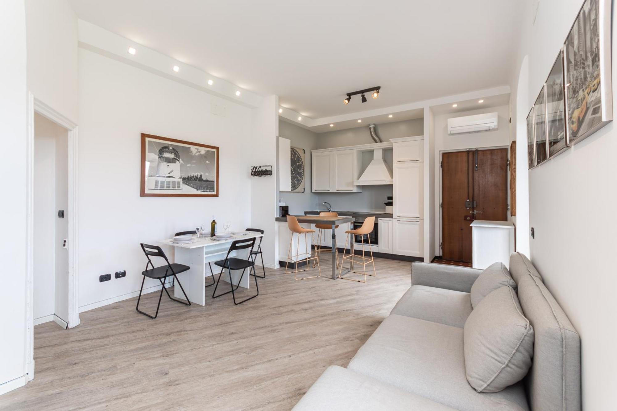 Spacious 3-Bedroom Apartment - 10 Min To City Center & 5 Min To Gaslini Hospital ジェノヴァ エクステリア 写真