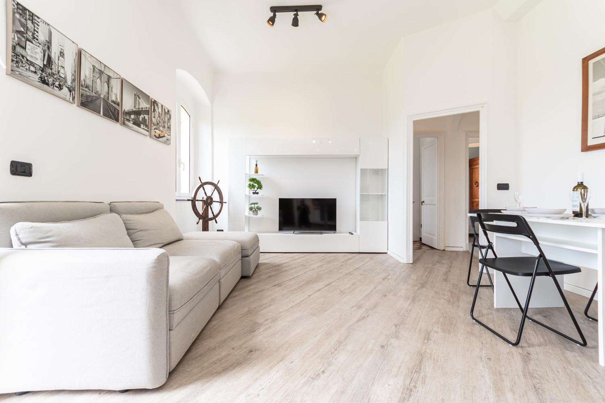 Spacious 3-Bedroom Apartment - 10 Min To City Center & 5 Min To Gaslini Hospital ジェノヴァ エクステリア 写真