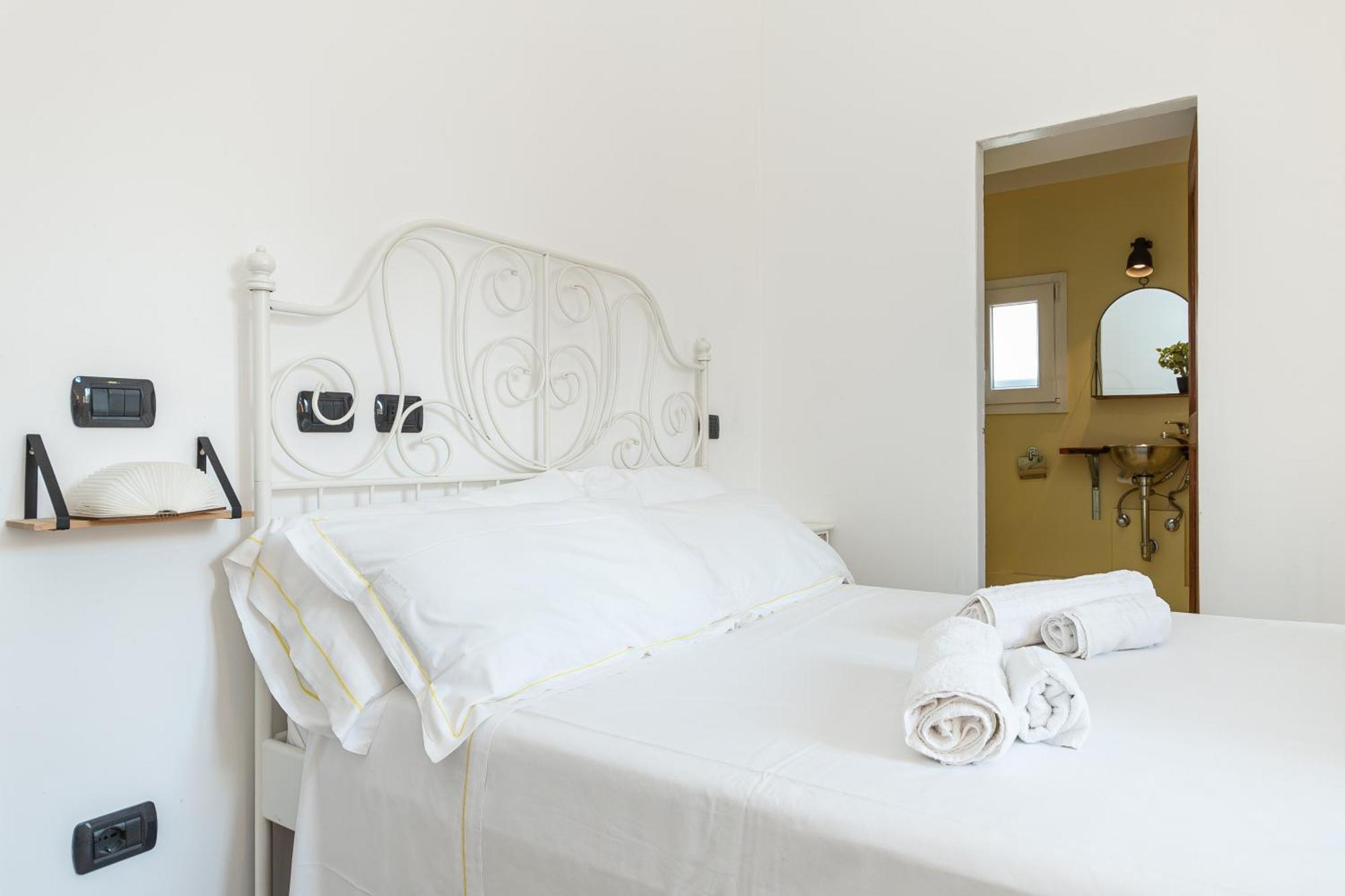 Spacious 3-Bedroom Apartment - 10 Min To City Center & 5 Min To Gaslini Hospital ジェノヴァ エクステリア 写真