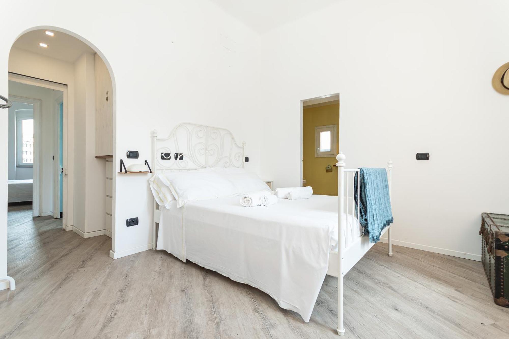 Spacious 3-Bedroom Apartment - 10 Min To City Center & 5 Min To Gaslini Hospital ジェノヴァ エクステリア 写真