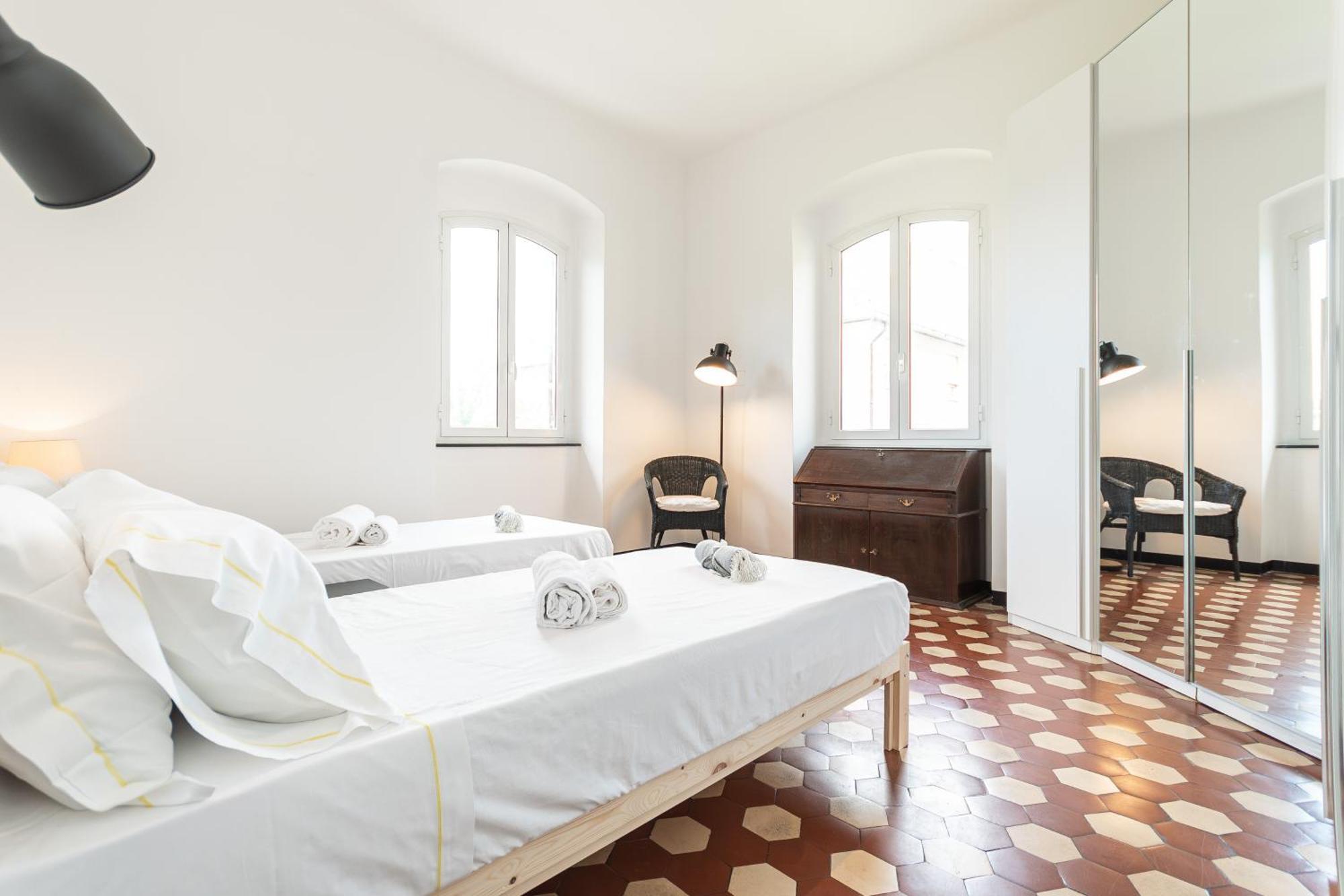 Spacious 3-Bedroom Apartment - 10 Min To City Center & 5 Min To Gaslini Hospital ジェノヴァ エクステリア 写真