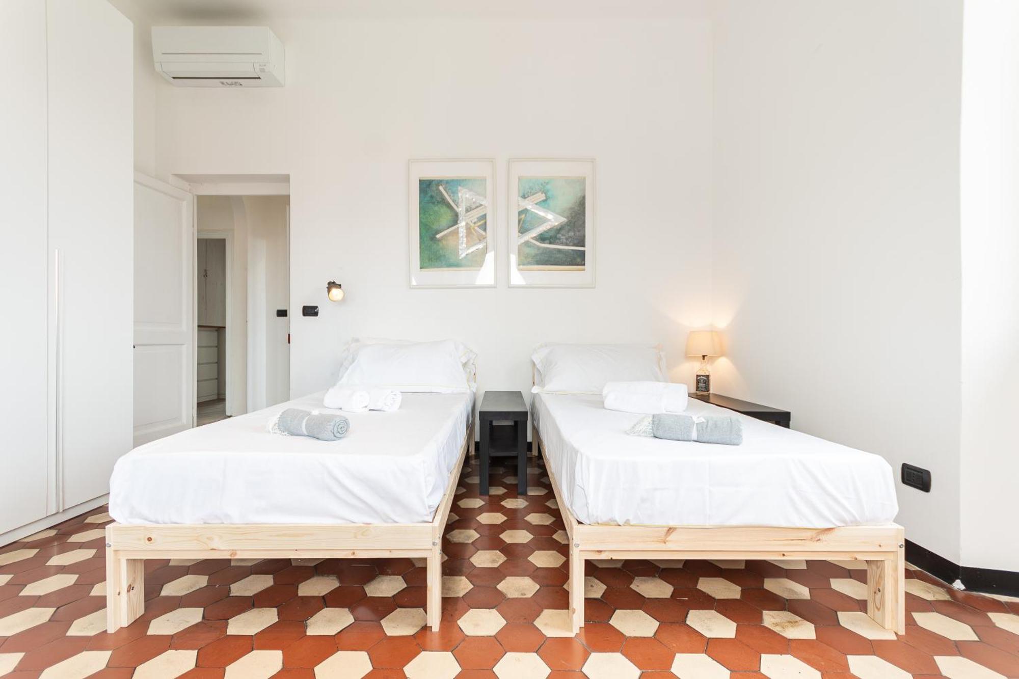 Spacious 3-Bedroom Apartment - 10 Min To City Center & 5 Min To Gaslini Hospital ジェノヴァ エクステリア 写真