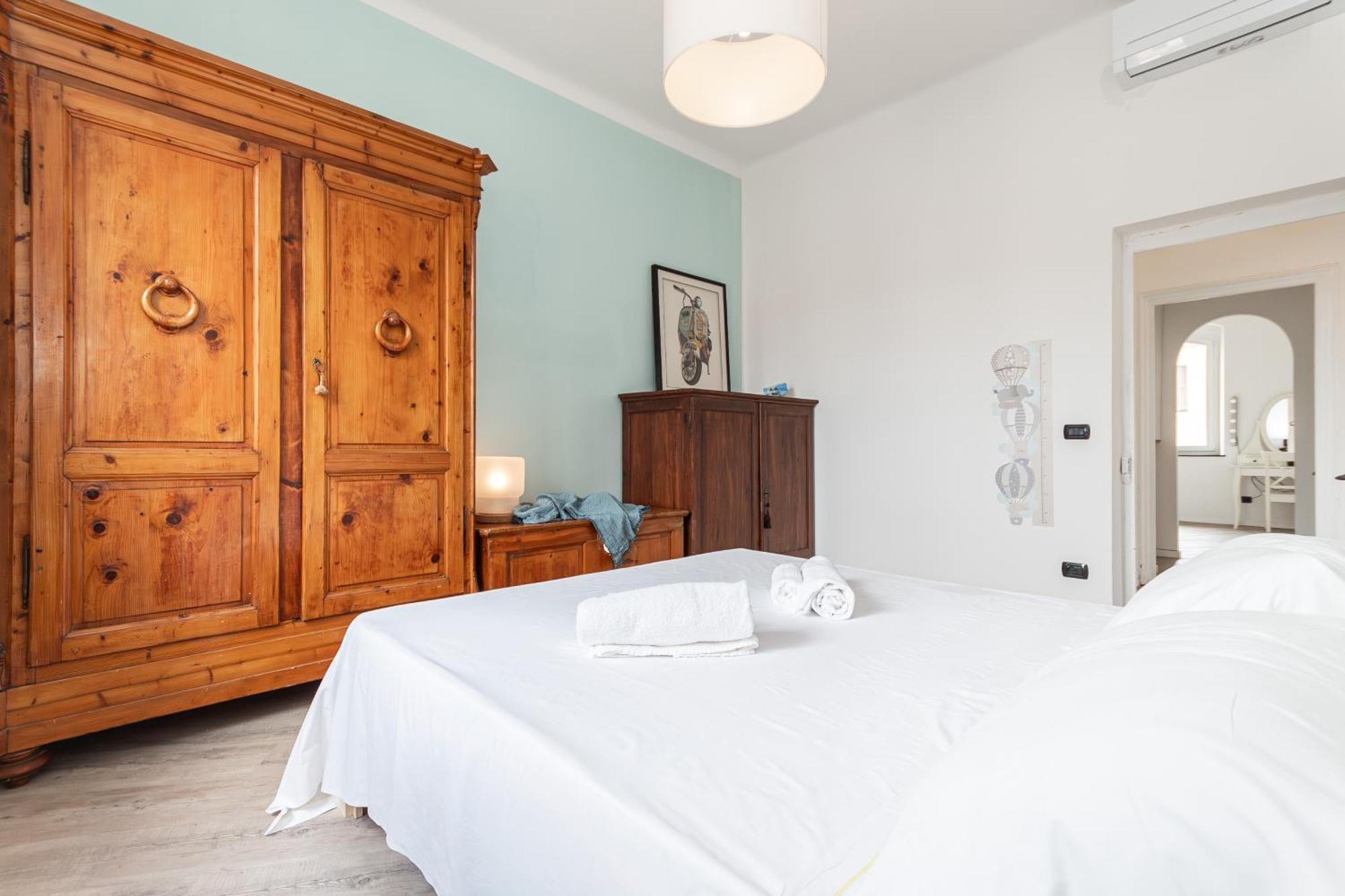 Spacious 3-Bedroom Apartment - 10 Min To City Center & 5 Min To Gaslini Hospital ジェノヴァ エクステリア 写真