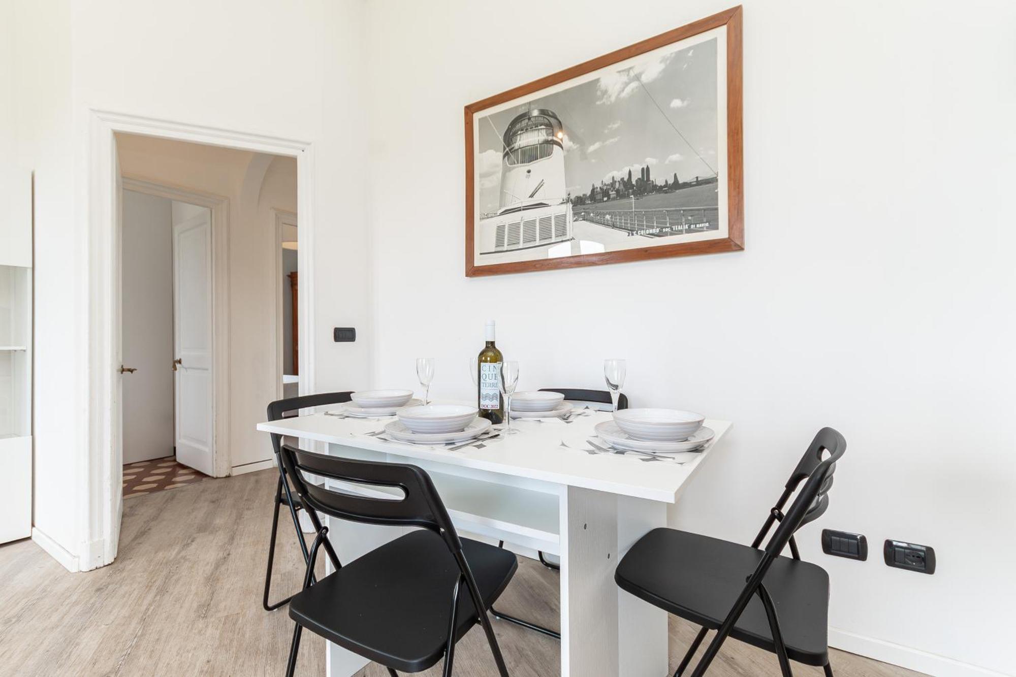 Spacious 3-Bedroom Apartment - 10 Min To City Center & 5 Min To Gaslini Hospital ジェノヴァ エクステリア 写真