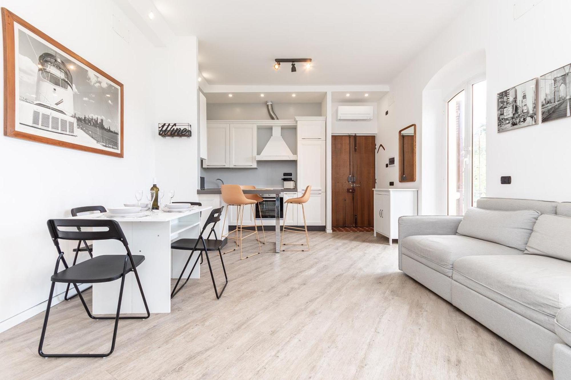 Spacious 3-Bedroom Apartment - 10 Min To City Center & 5 Min To Gaslini Hospital ジェノヴァ エクステリア 写真