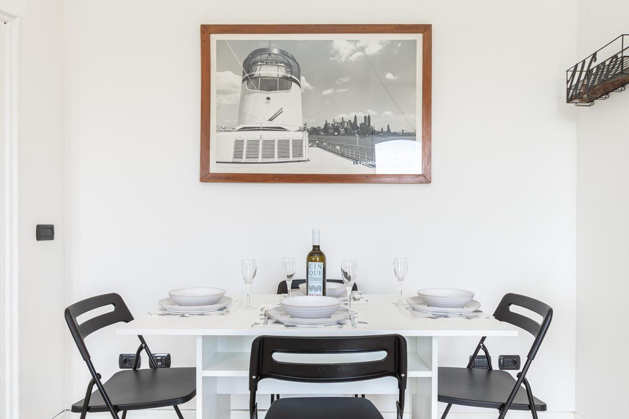 Spacious 3-Bedroom Apartment - 10 Min To City Center & 5 Min To Gaslini Hospital ジェノヴァ エクステリア 写真